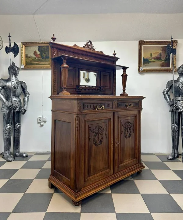 Антикварний сервант з мармуровою стільницею