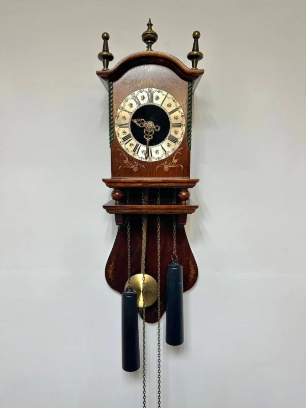 Механічний настінний годинник з боєм