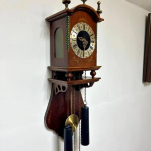 Механічний настінний годинник з боєм