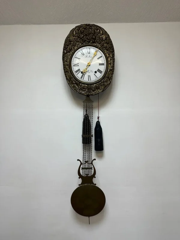 Великий механічний настінний годинник із функцією бою