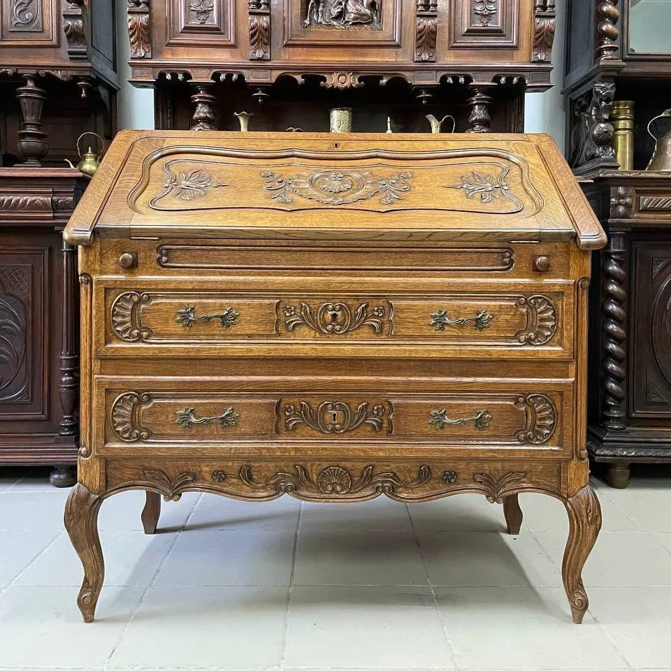 секретер категорія