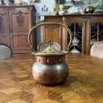 Мідний глечик з кришкою