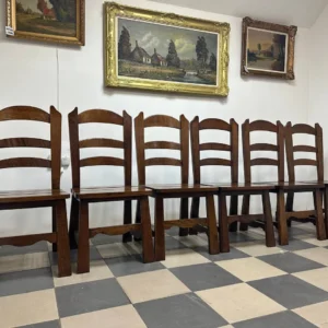 Стільці дубові: Непорушна Надійність та Автентичний Стиль