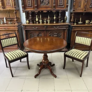 Обідній стіл