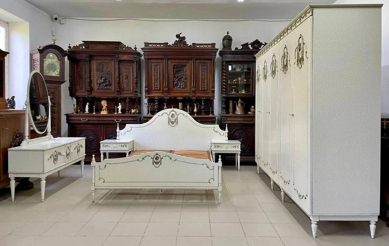 Ліжко з тумбами кракелюр