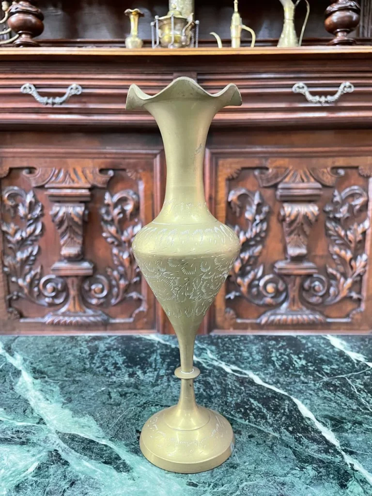 Східна латунна ваза