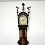 Настінний годинник з маятником