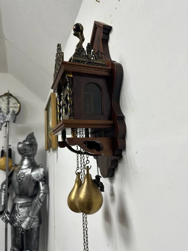 Настінний годинник «Фризький»
