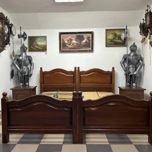 Дубове ліжко