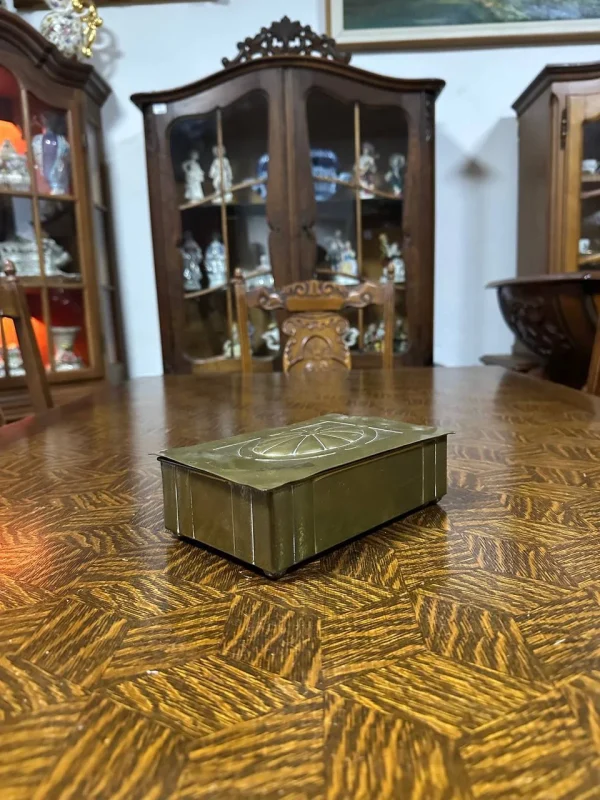 Вінтажна латунна скринька