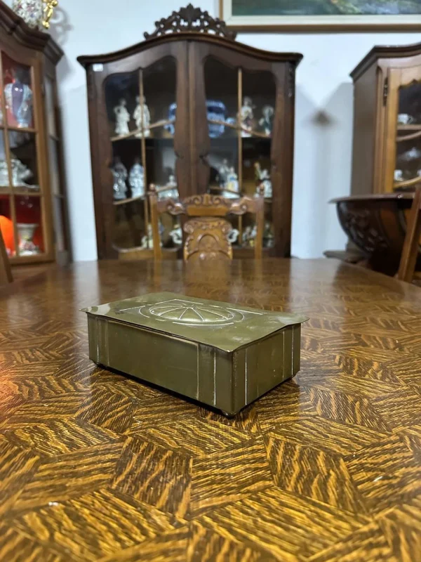 Вінтажна латунна скринька