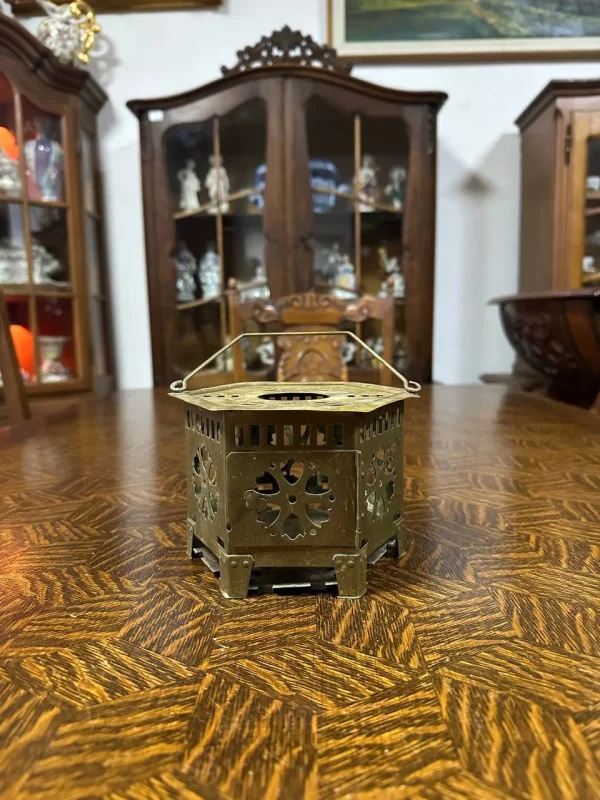 Старовинна латунна лампа