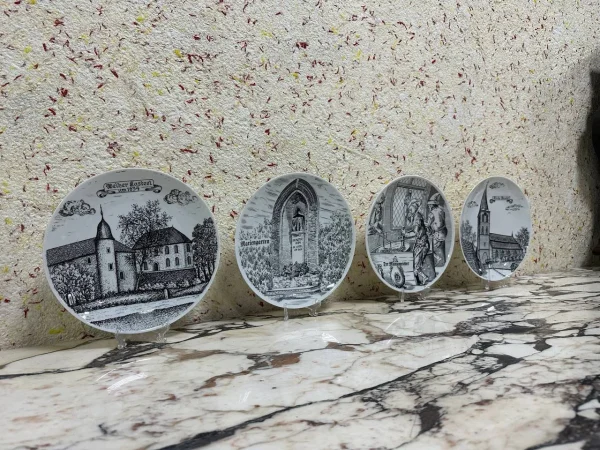 Колекційний комплект порцелянових тарілок