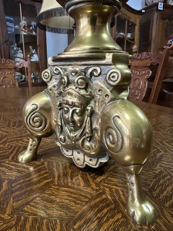 Масивний латунний підсвічник