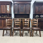 Дубові стільці з м’яким сидінням