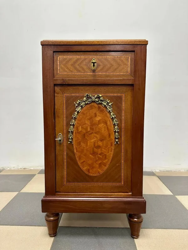 Антикварна тумба приліжкова