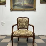 Різьблене крісло в стилі Людовика XV