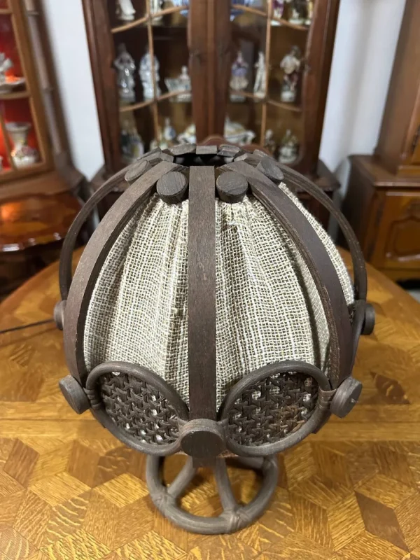 Настільна лампа
