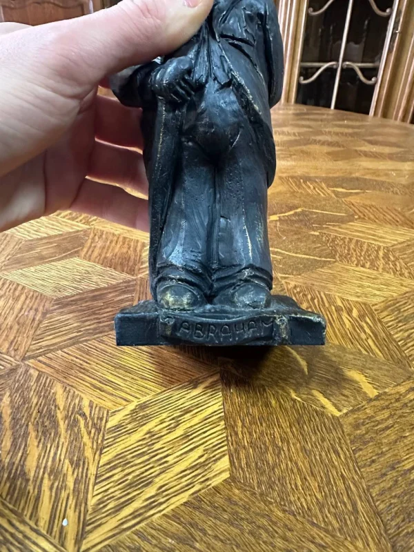 Декоративна скульптура «Abraham»