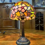 Настільна лампа у стилі Тіфані