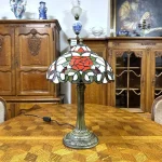 Настільна лампа у стилі Тіфані