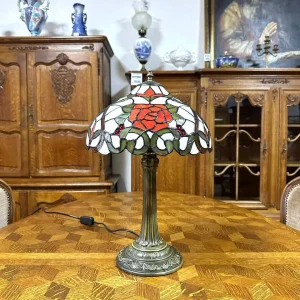 Настільна лампа у стилі Тіфані