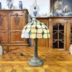 Настільна лампа у стилі Тіфані