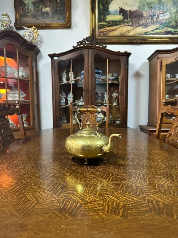 Вінтажний латунний чайник