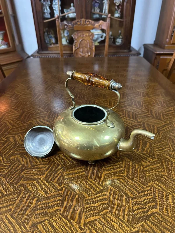 Вінтажний латунний чайник