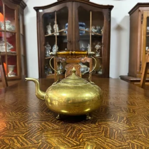 Вінтажний латунний чайник