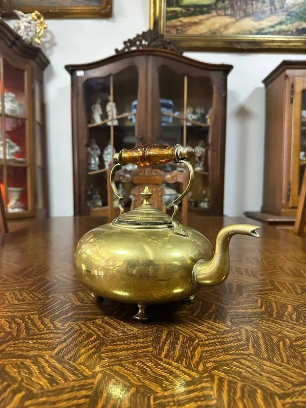 Вінтажний латунний чайник