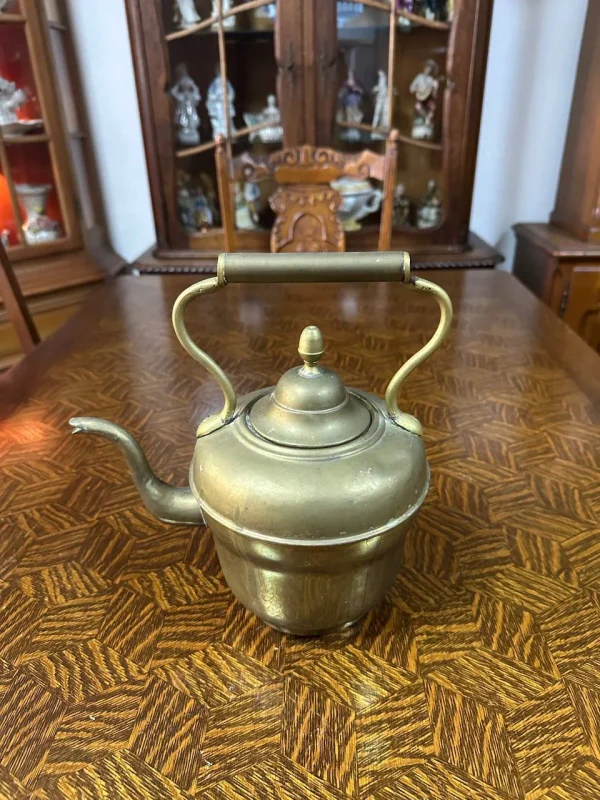 Вінтажний латунний чайник