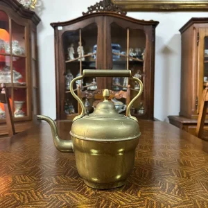 Вінтажний латунний чайник