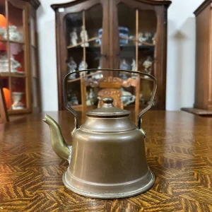 Компактний металевий чайник