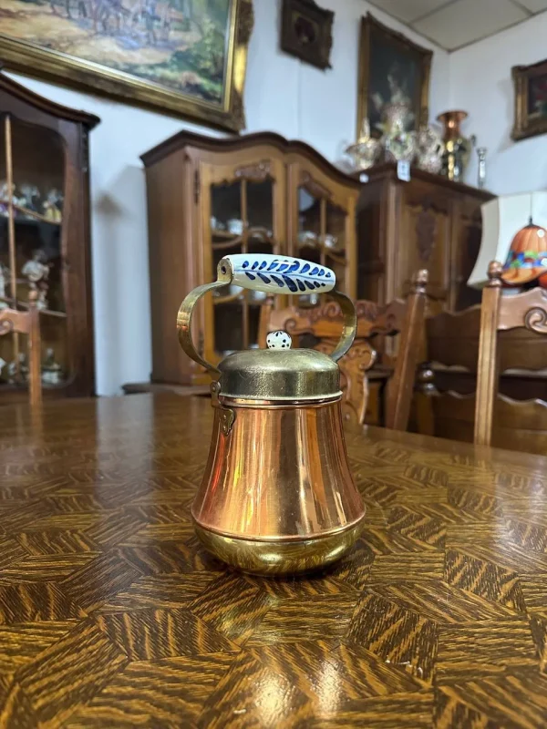Вишуканий мідно-латунний горщик