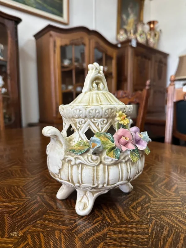 Керамічна цукерниця Capodimonte
