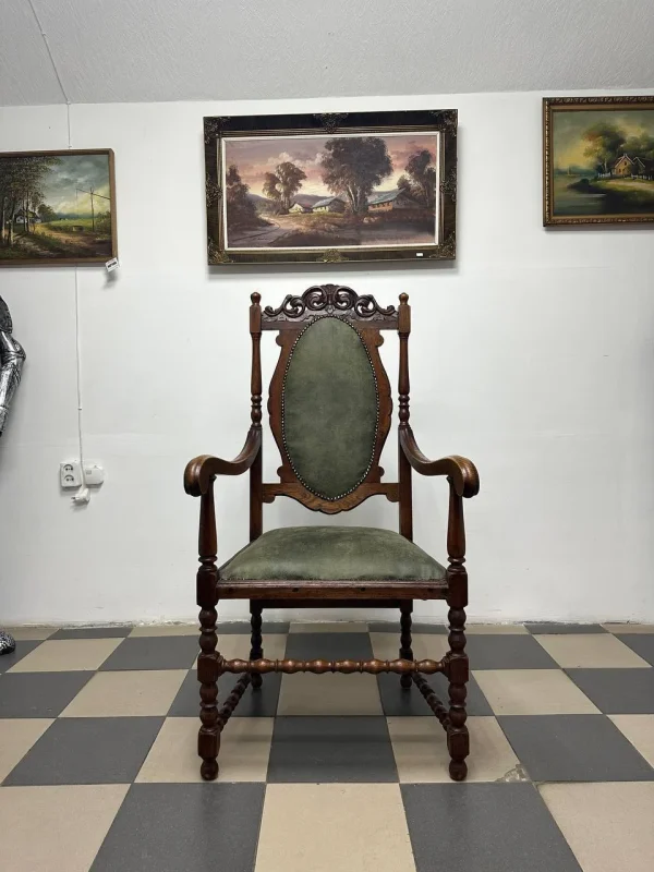 Антикварне дерев&rsquo;яне крісло