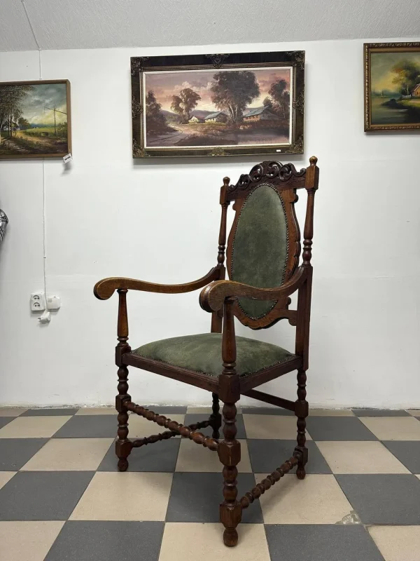 Антикварне дерев&rsquo;яне крісло
