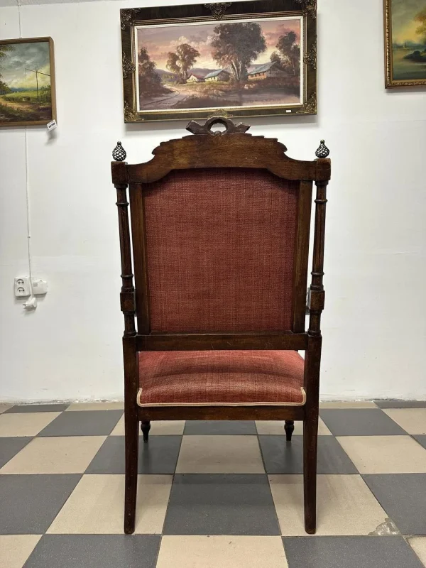 Пара класичних крісел