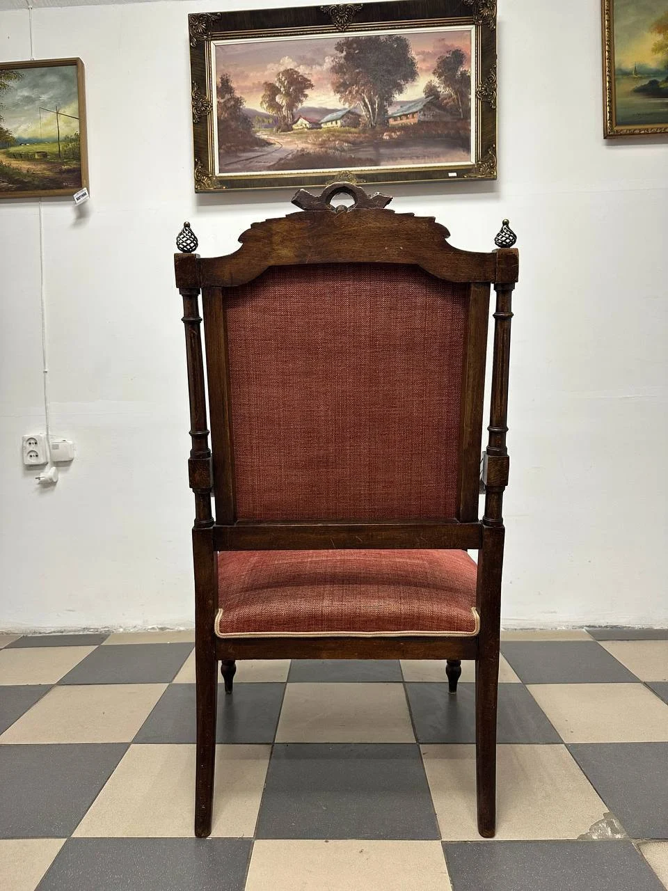 Пара класичних крісел