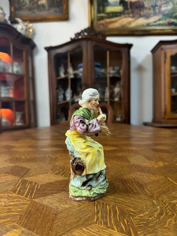 Вінтажна керамічна статуетка «Скрипалька» у класичному європейському стилі